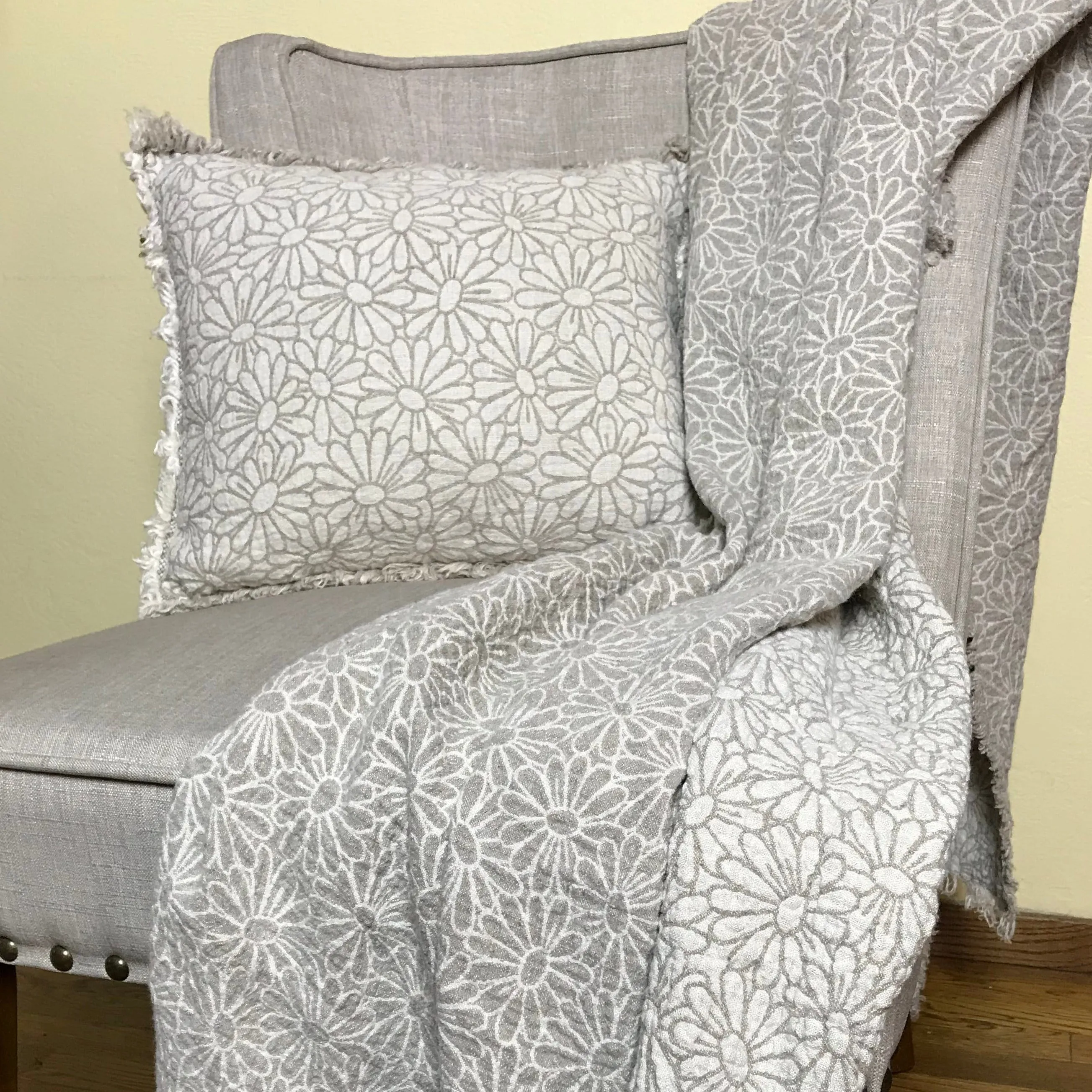 Daisy Linen Throw