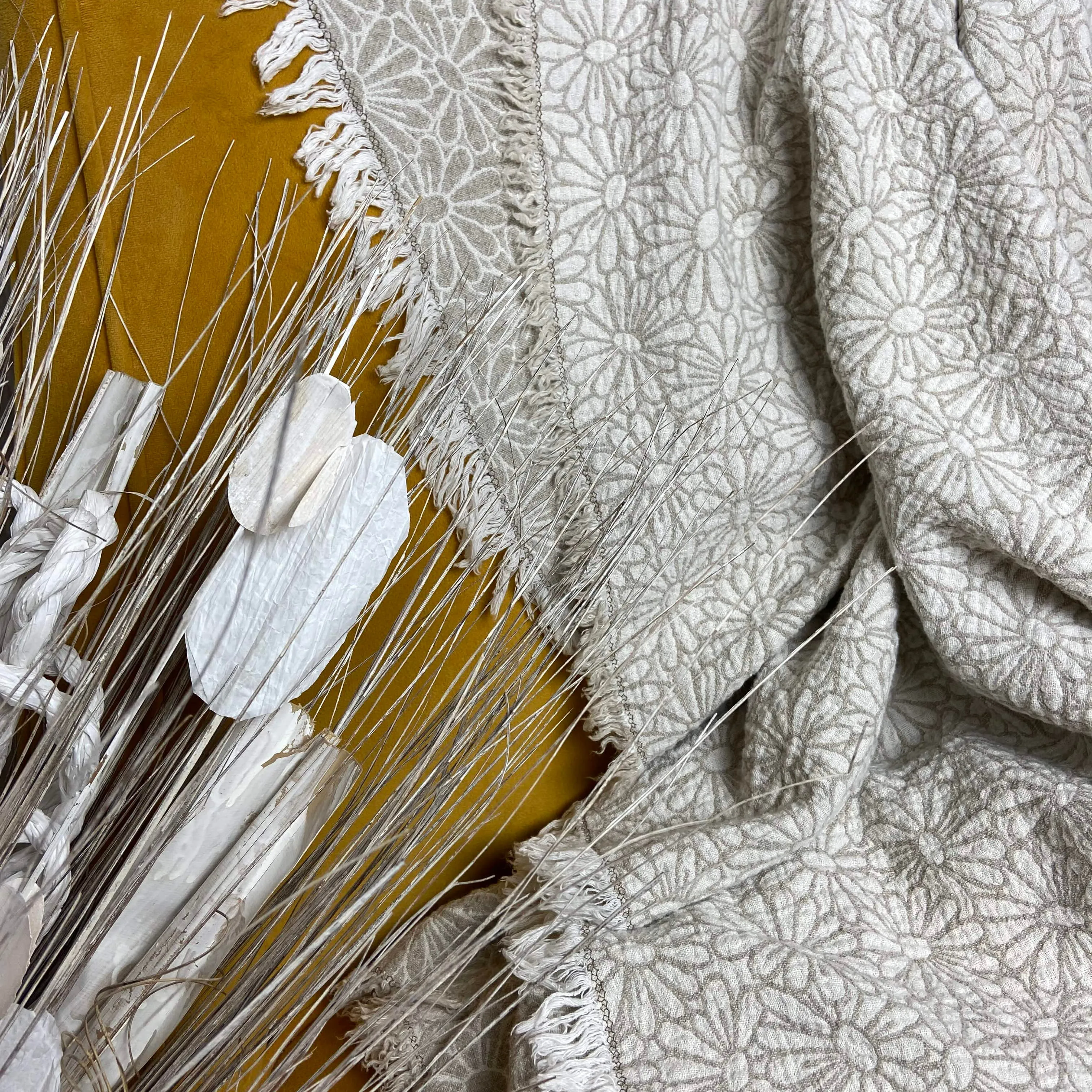 Daisy Linen Throw