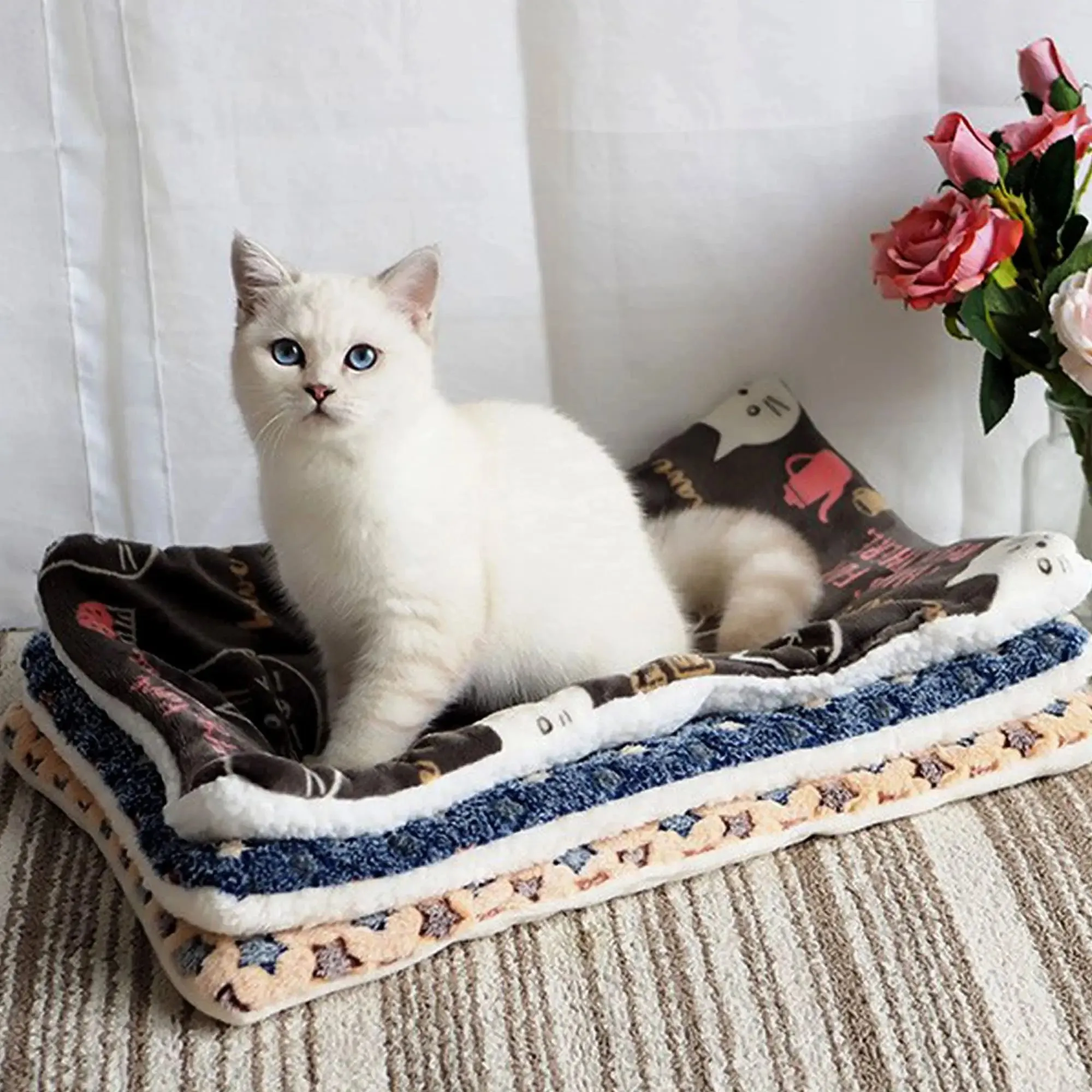 Luxurious Flannel Pet Bed for Dogs and Cats - Soft, Warm, and Cozy